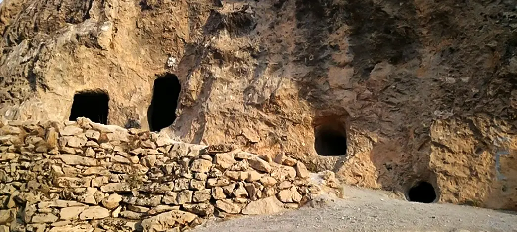 غار خالوحسین کوهکن